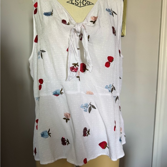 Buffalo David Bitton Strawberry Red White Tie Front Tank Top Ptp 21” lenght 23” - Picture 2 of 7